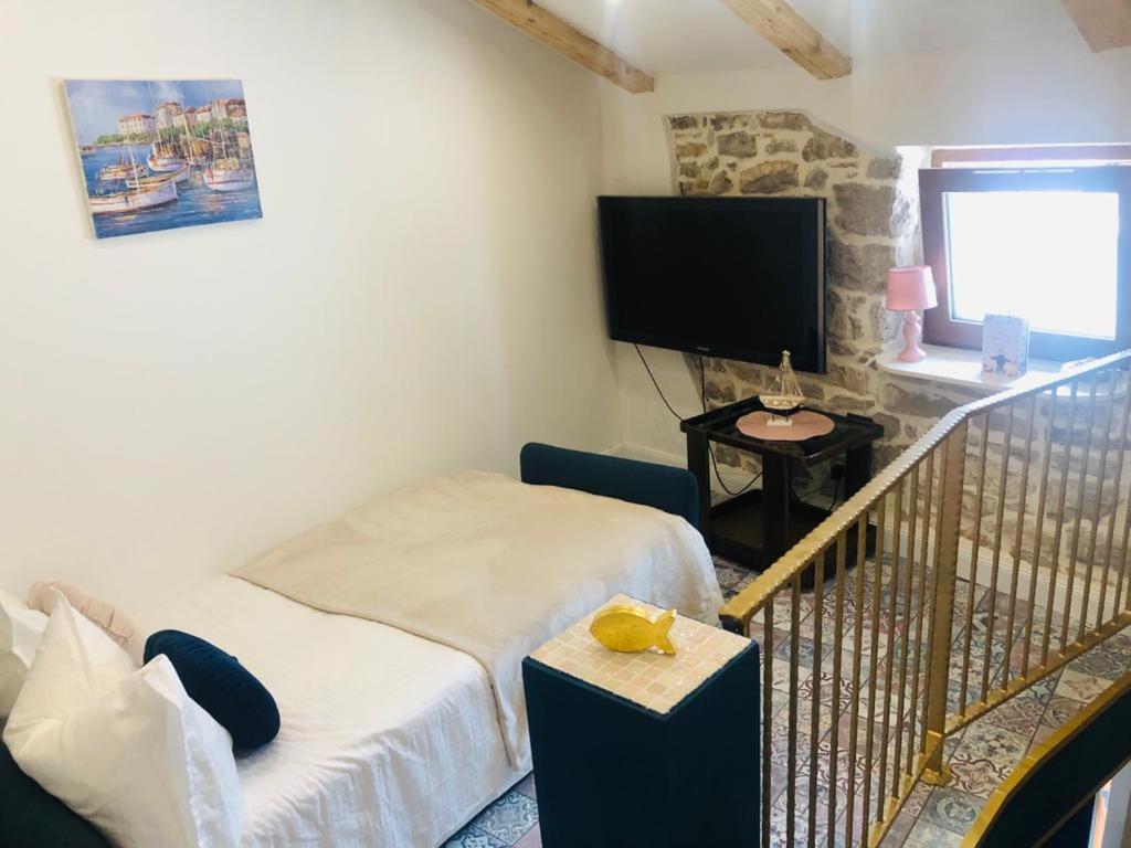 Istrian Stone House In The Heart Of The Beautiful Fishing Village Fazana - Only Few Steps From The Sea And The Wonderful Beach - Incl Plasma-Quad-Plus-Filter Against C O V I D Exteriör bild