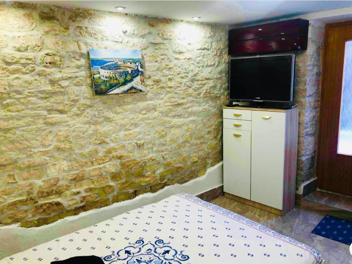 Istrian Stone House In The Heart Of The Beautiful Fishing Village Fazana - Only Few Steps From The Sea And The Wonderful Beach - Incl Plasma-Quad-Plus-Filter Against C O V I D Exteriör bild
